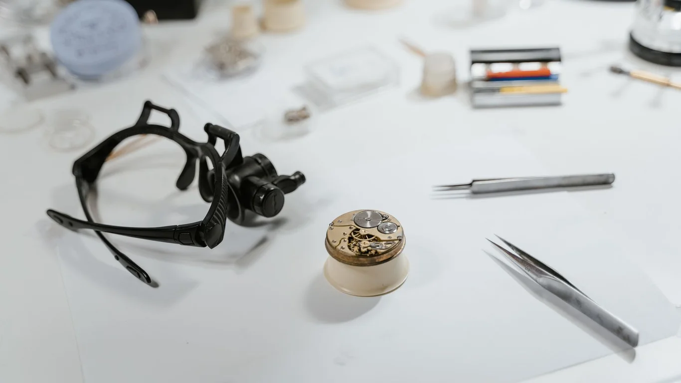Best Workbench Setup For Watch Repair Beginners: A Beginner’s Guide